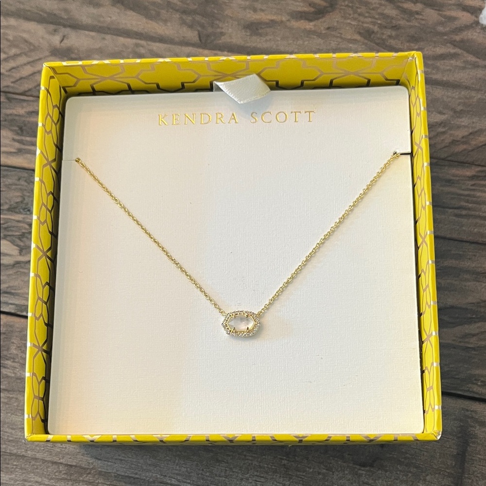 New in box with tags Kendra Scott Gold Pendant Necklace